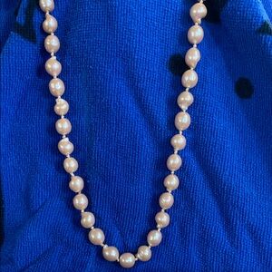 Cream Pearl Necklace with Lustrous Sheen